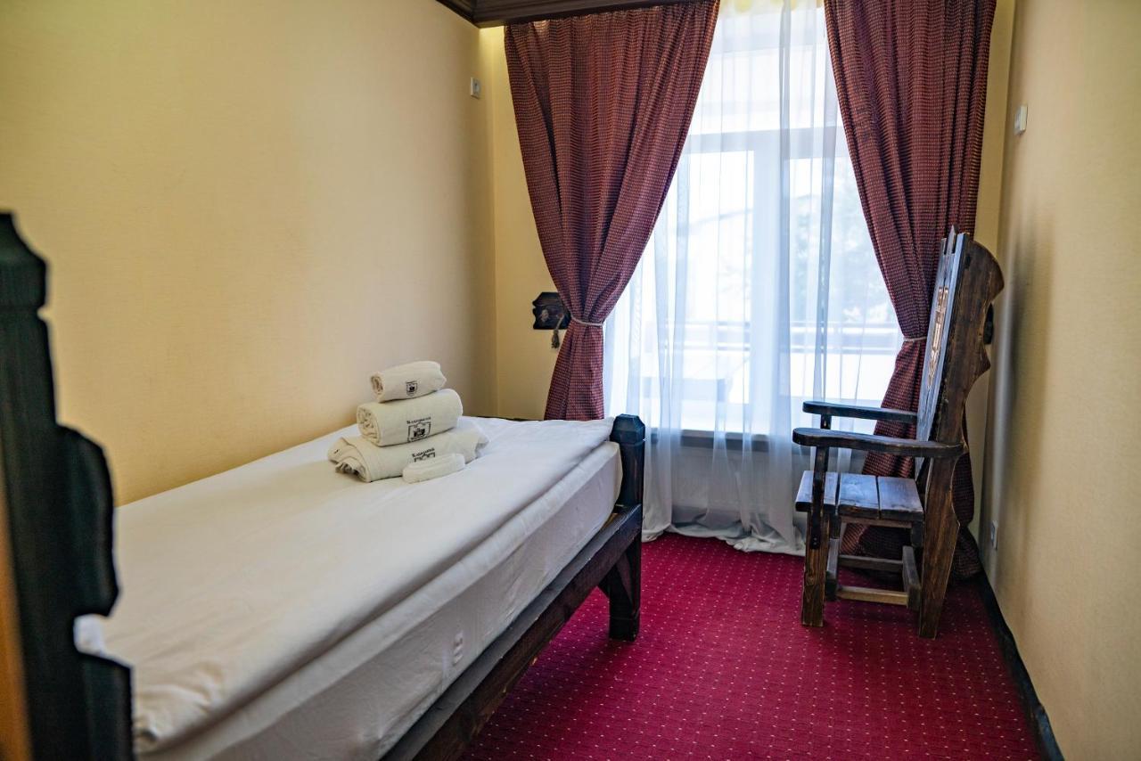 Dniprovskiy Dvir Stari Kodaky Buitenkant foto